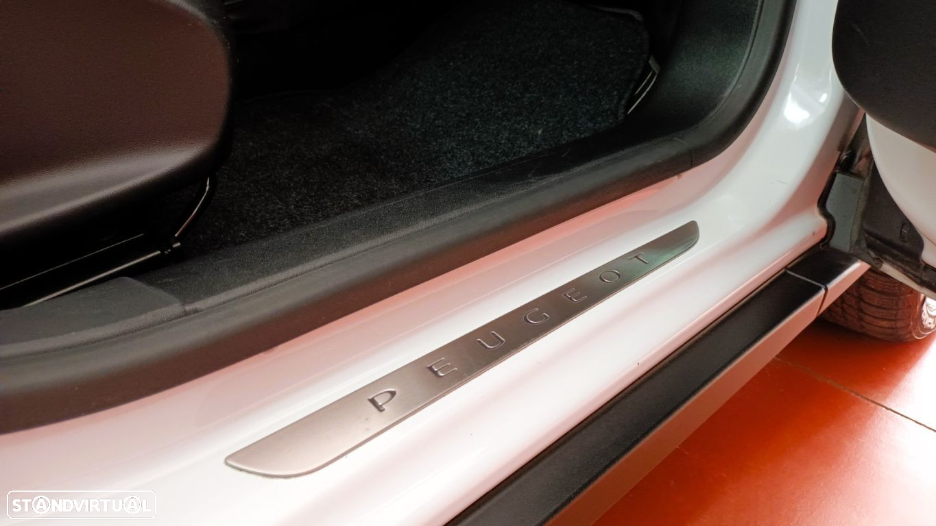 Peugeot 2008 1.2 PureTech Allure - 53