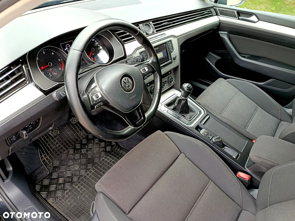 Volkswagen Passat - 18