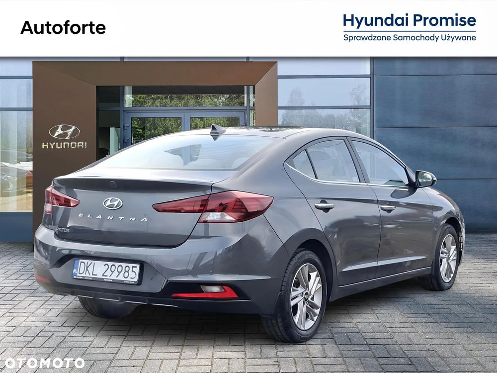 Hyundai Elantra 1.6 Comfort - 4