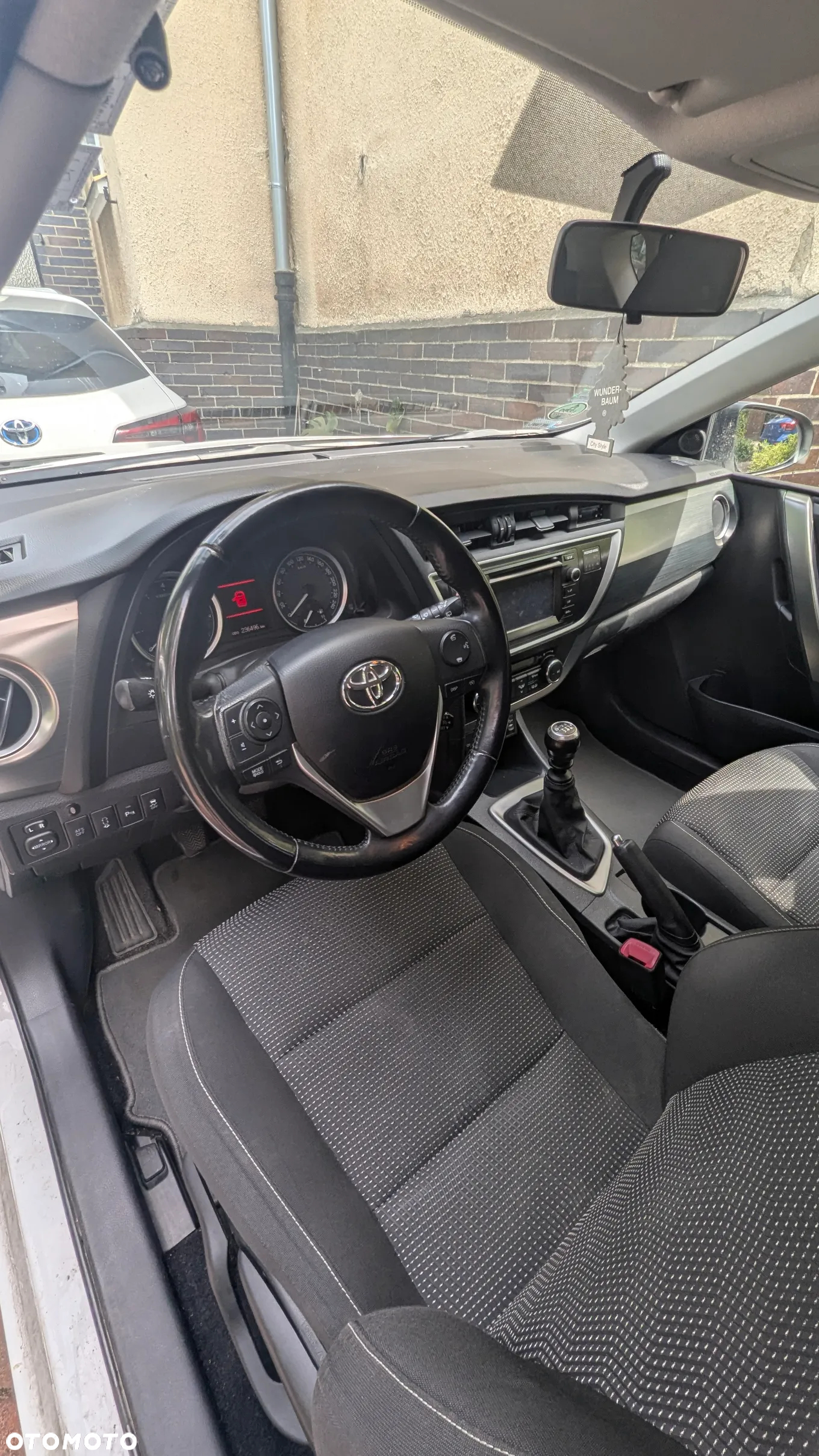 Toyota Auris 1.6 Premium Comfort - 8