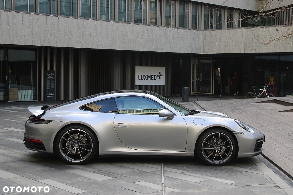 Porsche 911 Carrera 4 - 5