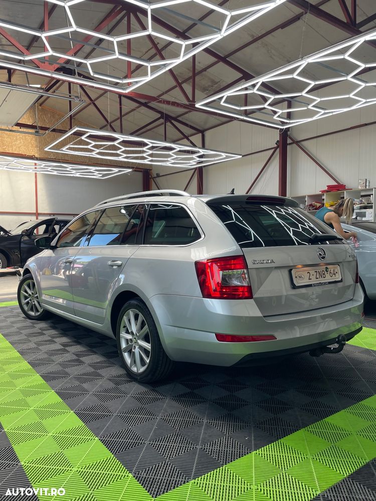 Skoda Octavia 1.6 TDI DSG Ambition - 3