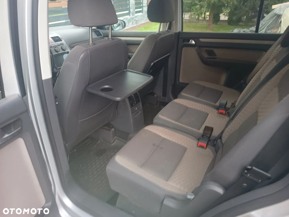 Volkswagen Touran - 11