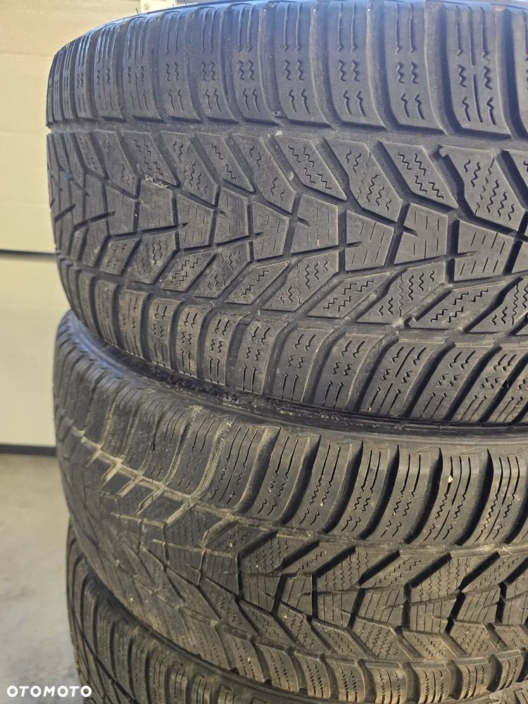 Hankook Winter ICept EVO 3 235/45R18 98V - 2