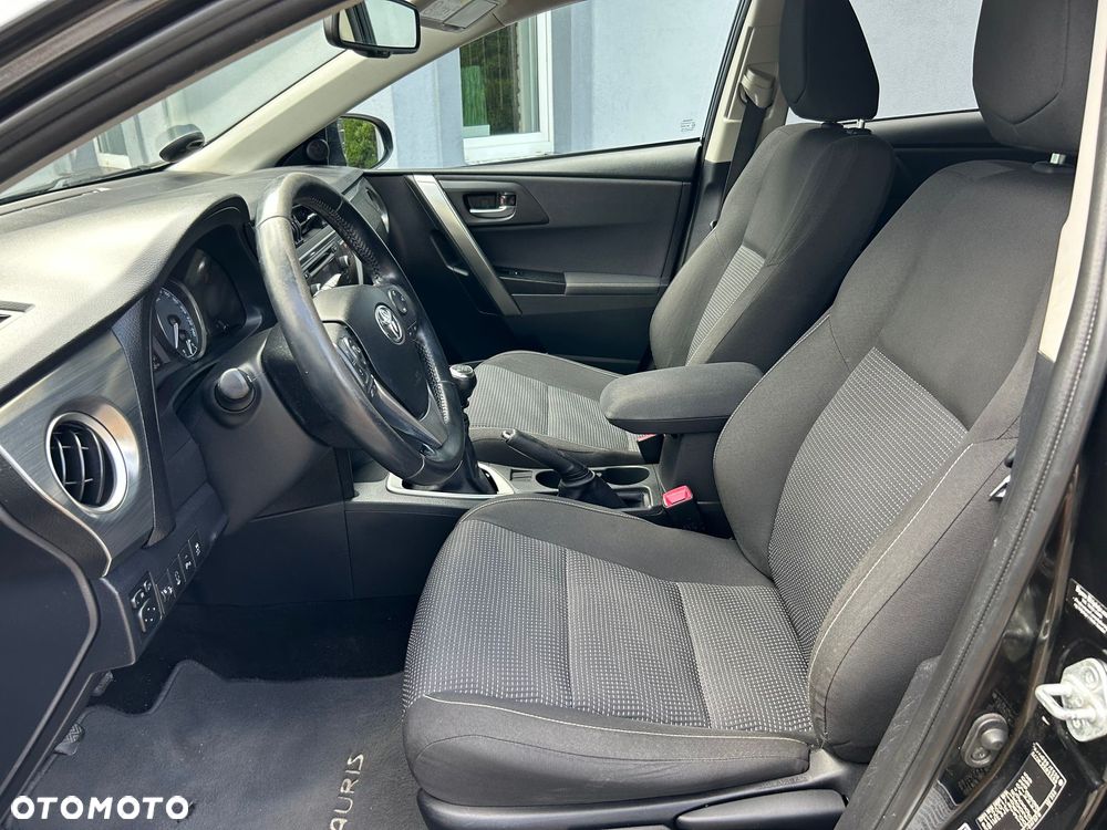 Toyota Auris 1.6 Prestige - 23
