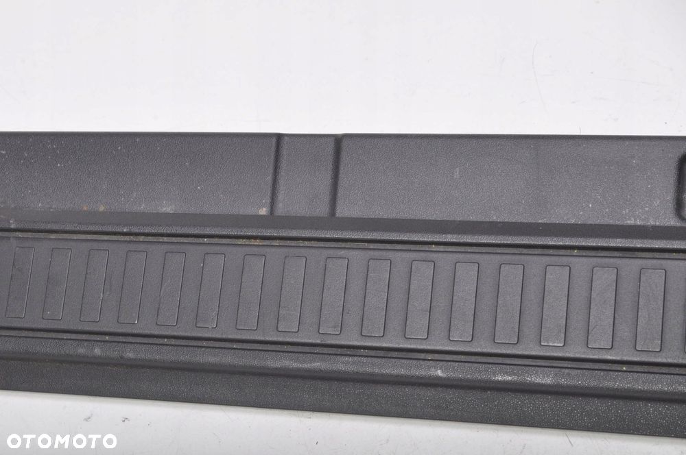 DEFENDER L663 OSŁONA PASA TYLNEGO BAGAŻNIKA 21R - 6