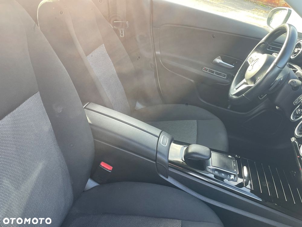 Mercedes-Benz CLA 180 d Shooting Brake 8G-DCT - 9