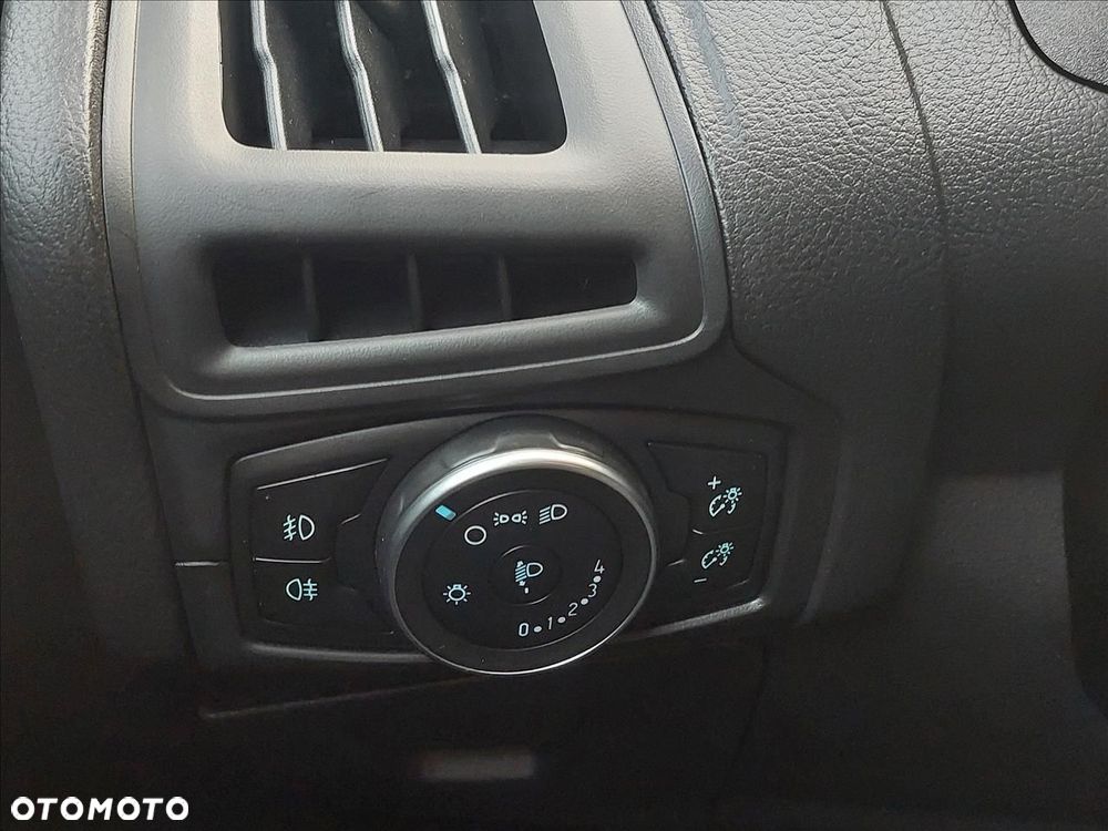 Ford Focus 1.6 Trend - 12