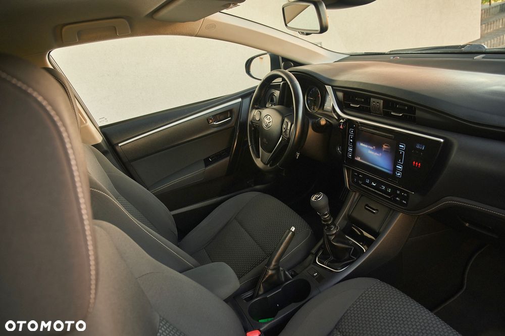 Toyota Corolla 1.6 Premium + - 30