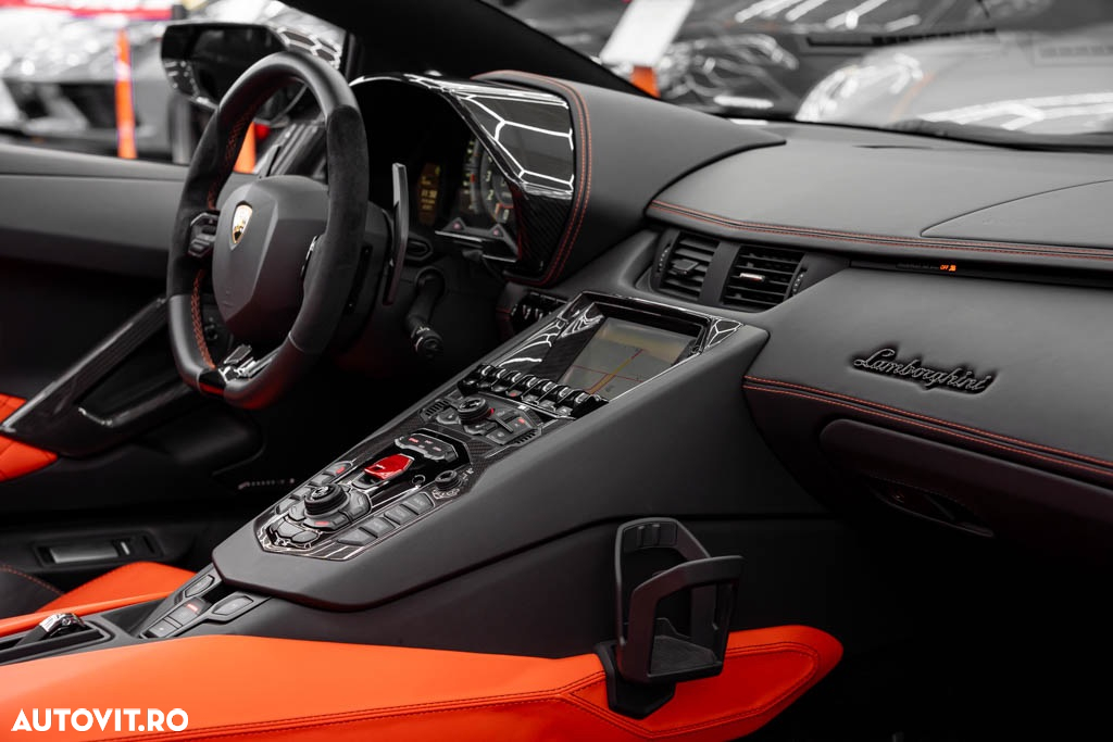 Lamborghini Aventador S Roadster - 28
