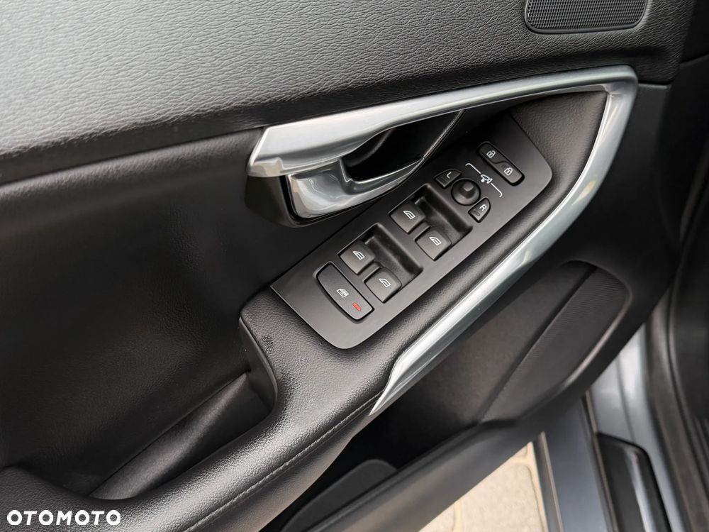 Volvo V40 D3 Summum - 19