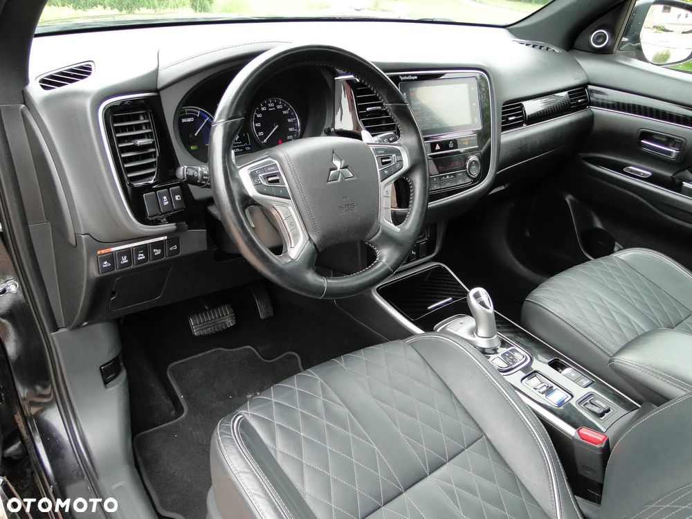 Mitsubishi Outlander Instyle + - 19