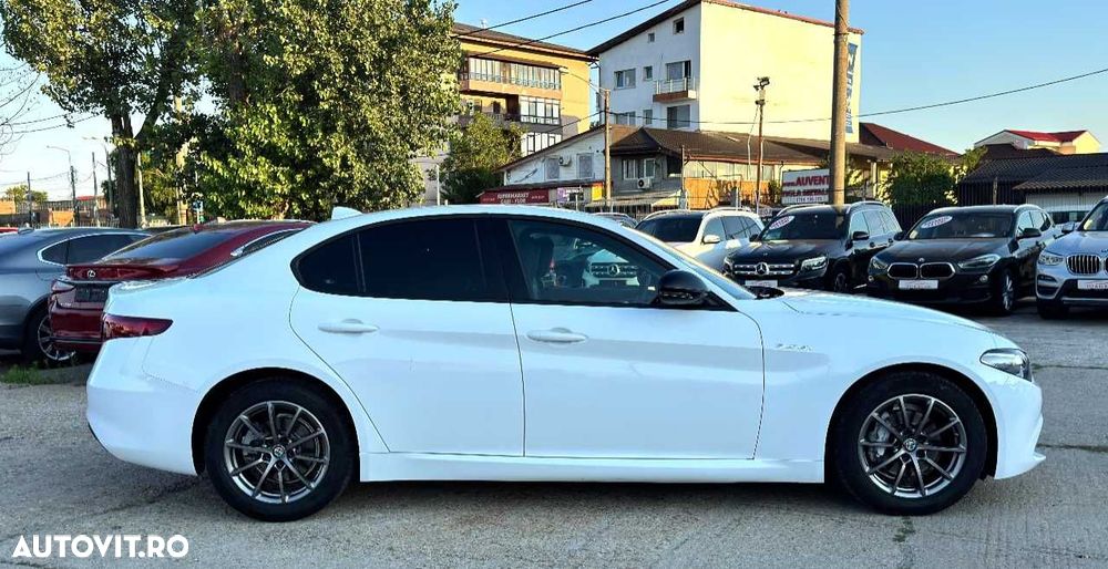 Alfa Romeo Giulia - 10