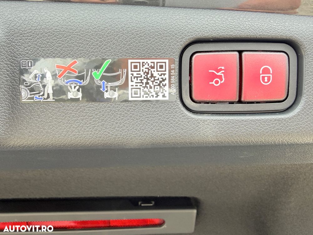 Mercedes-Benz E 200 9G-TRONIC AMG Line NIGHT Edition - 22