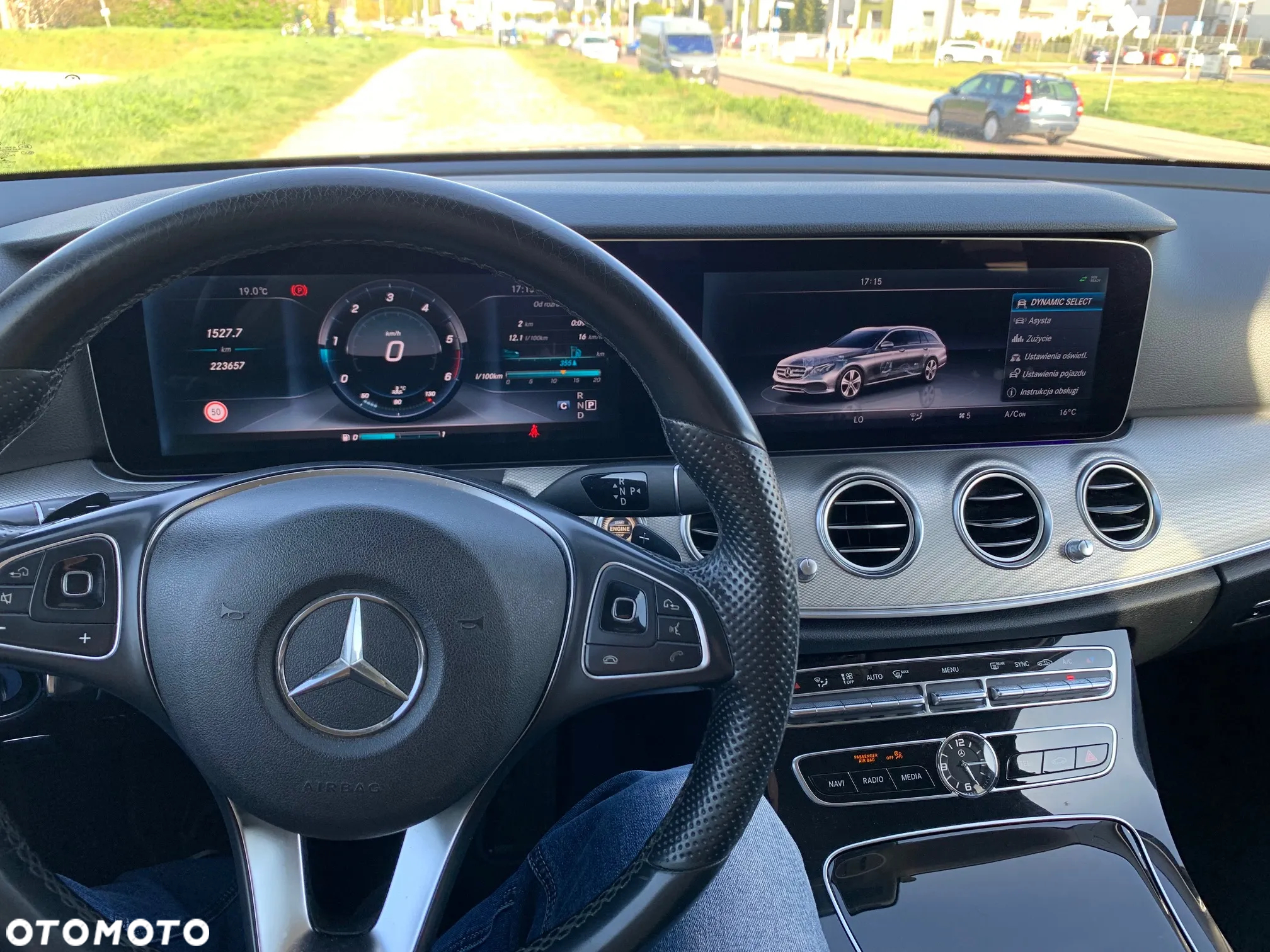 Mercedes-Benz Klasa E 220 d T 9G-TRONIC - 15