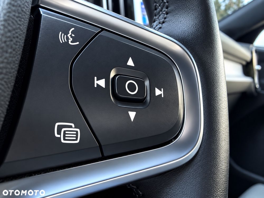 Volvo XC 40 B3 B DKG Plus Dark - 28