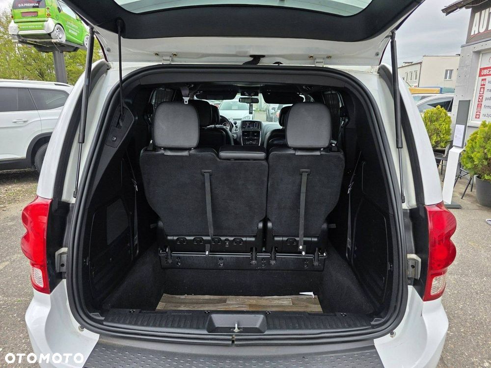 Dodge Grand Caravan - 32