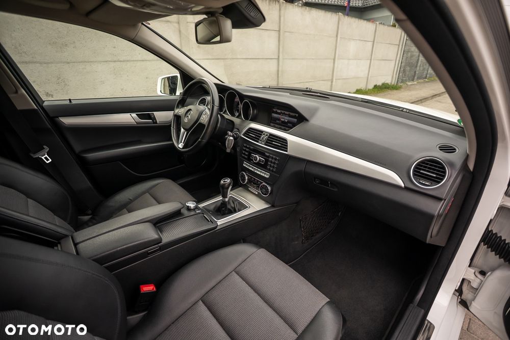 Mercedes-Benz Klasa C 180 (BlueEFFICIENCY) Avantgarde - 24