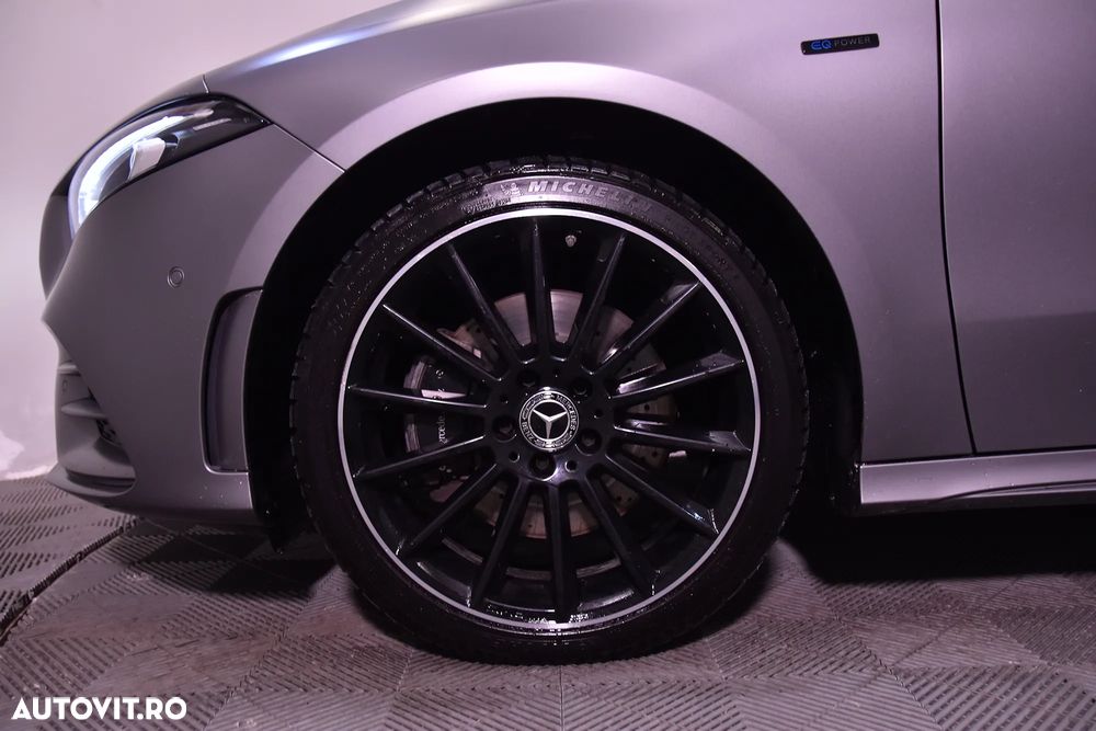 Mercedes-Benz A 250 e Sedan 8G-DCT AMG Line - 14