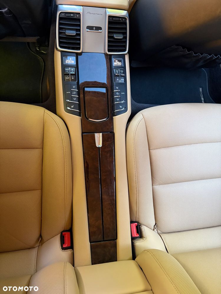 Porsche Panamera - 20