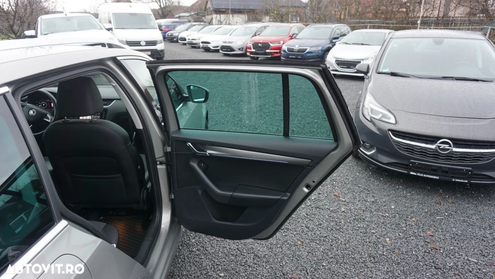 Skoda Octavia Combi 1.6 TDI DSG Premium Edition - 11