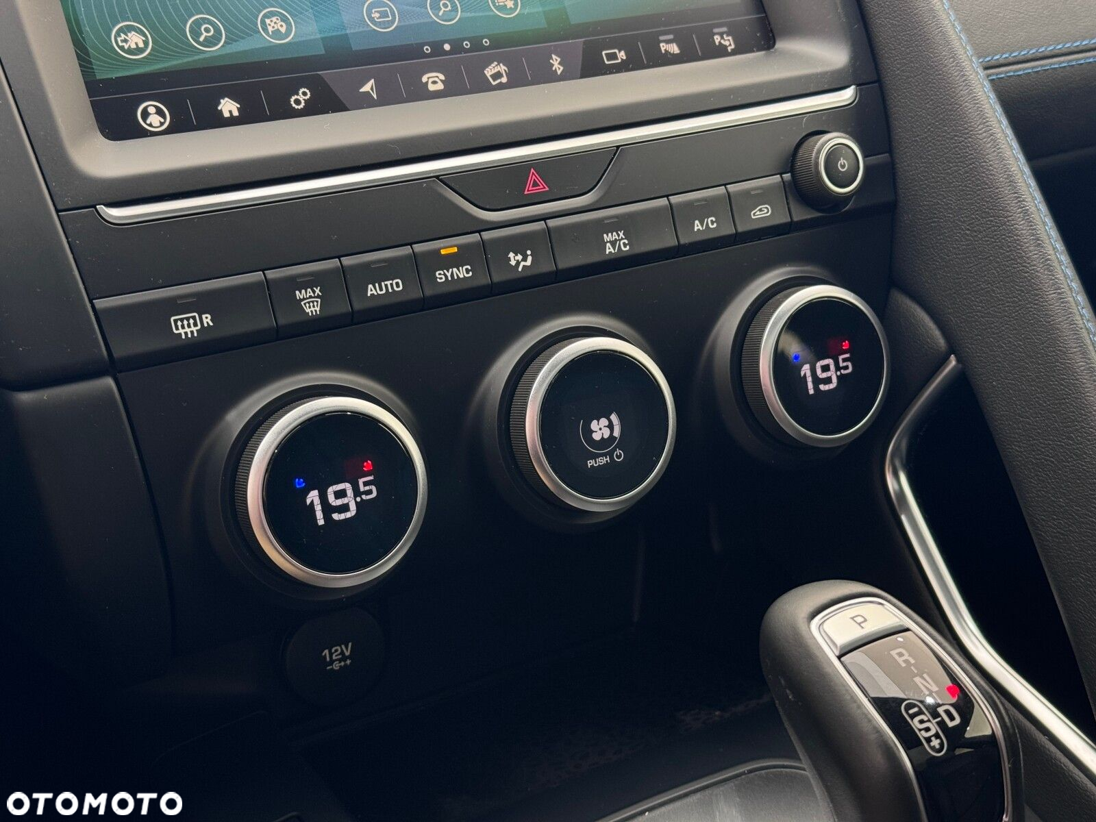 Jaguar E-Pace 2.0 i4D AWD R-Dynamic S - 28