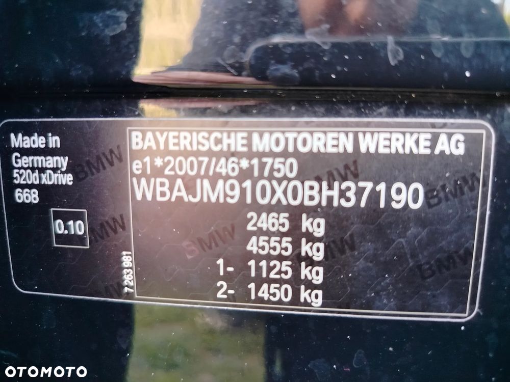 BMW Seria 5 520d xDrive Sport - 35