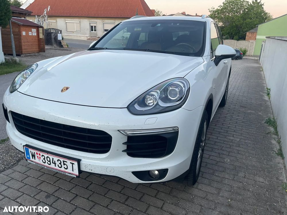 Porsche Cayenne - 1