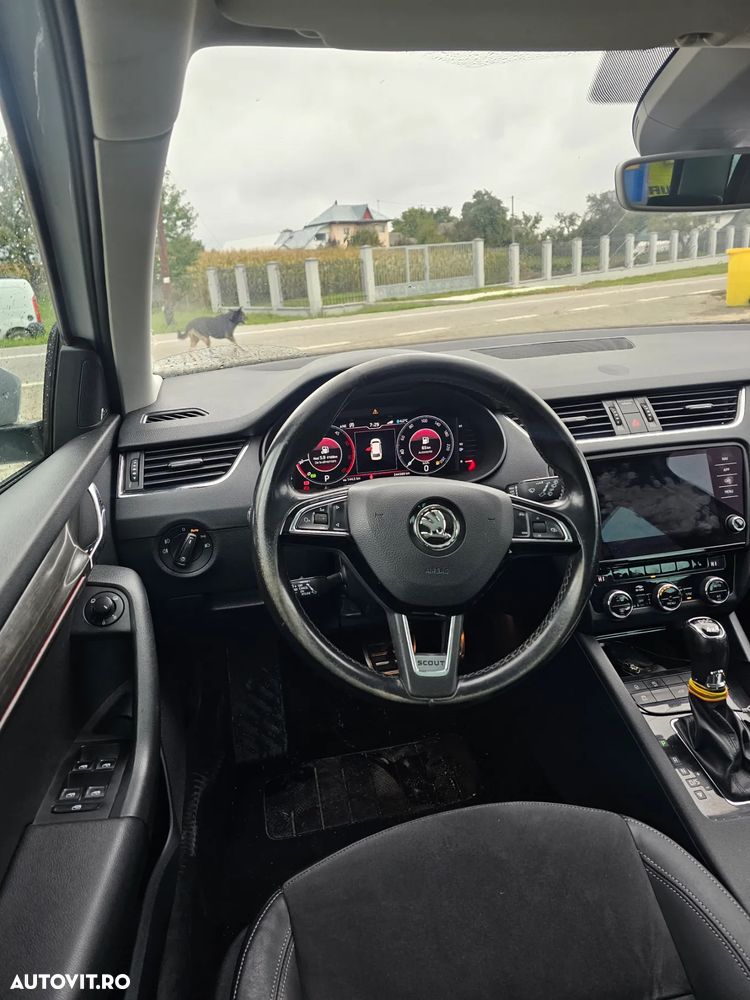 Skoda Octavia Combi 2.0 TDI DSG 4X4 Scout - 6