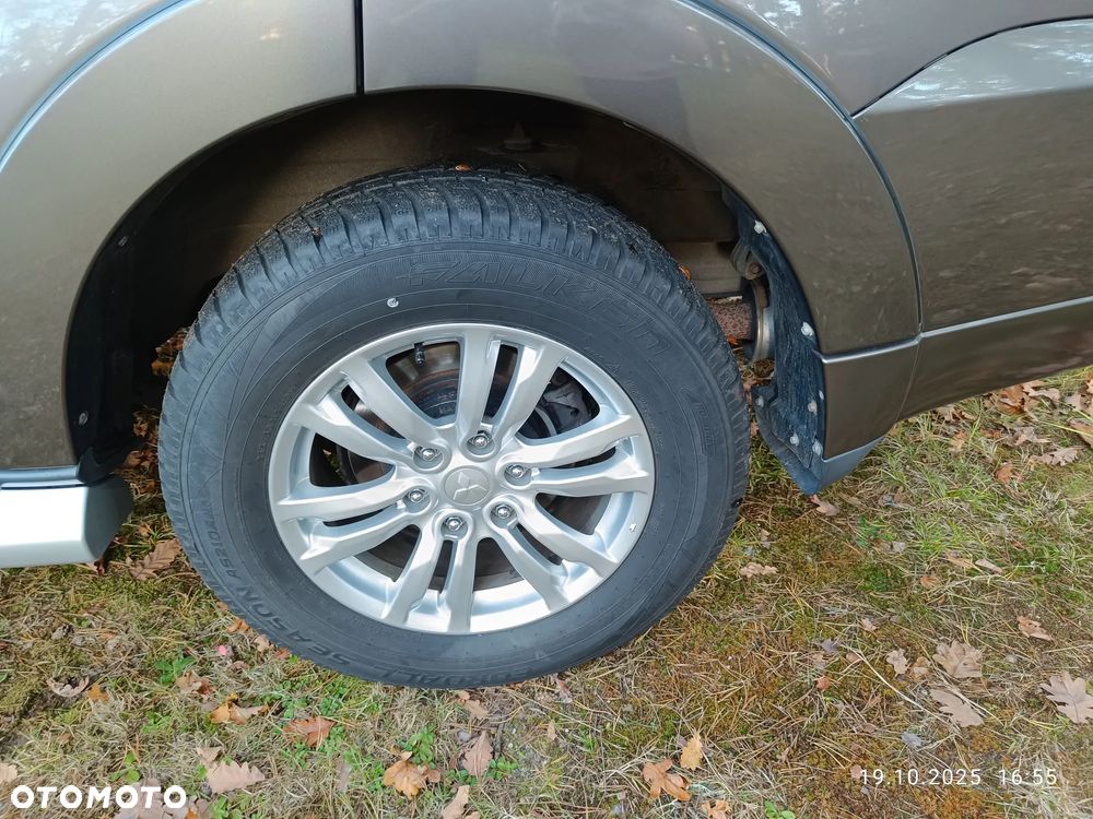 Mitsubishi Pajero - 16