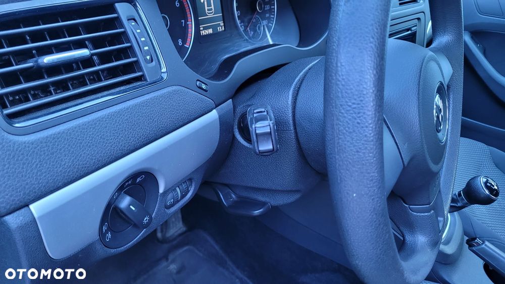 Volkswagen Jetta 1.2 TSI BlueMotion Technology Comfortline - 23