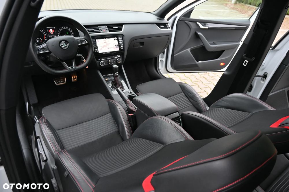 Skoda Octavia Combi 2.0 TDI DSG RS - 38