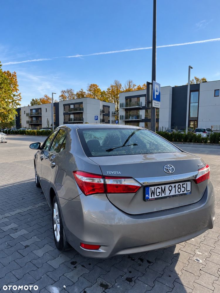 Toyota Corolla 1.6 Premium + - 6