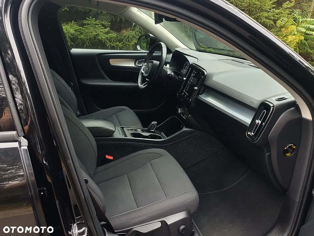 Volvo XC 40 B4 B AWD DKG Momentum Pro - 12