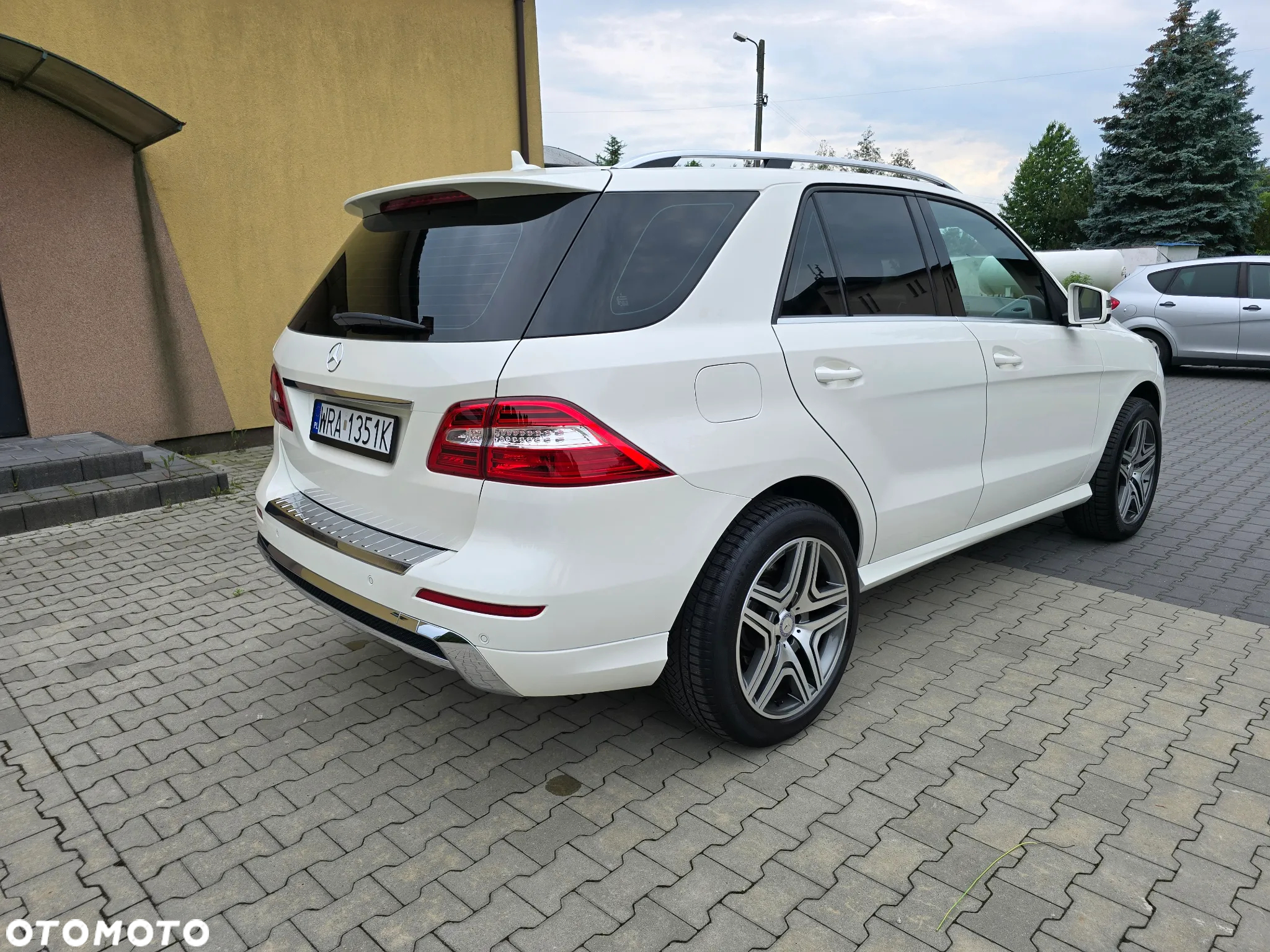 Mercedes-Benz ML 350 4MATIC (BlueEFFICIENCY) 7G-TRONIC - 25
