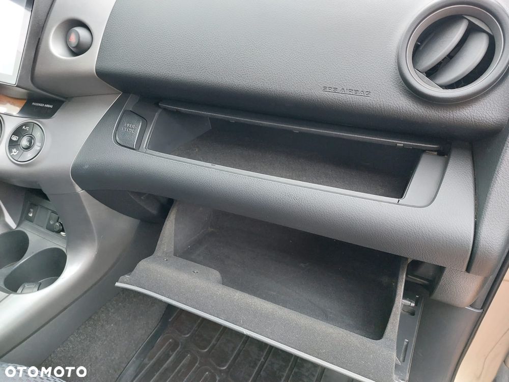 Toyota RAV4 2.0 VVT-i Premium - 29