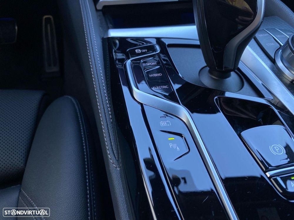 BMW 530 e Pack Desportivo M - 13
