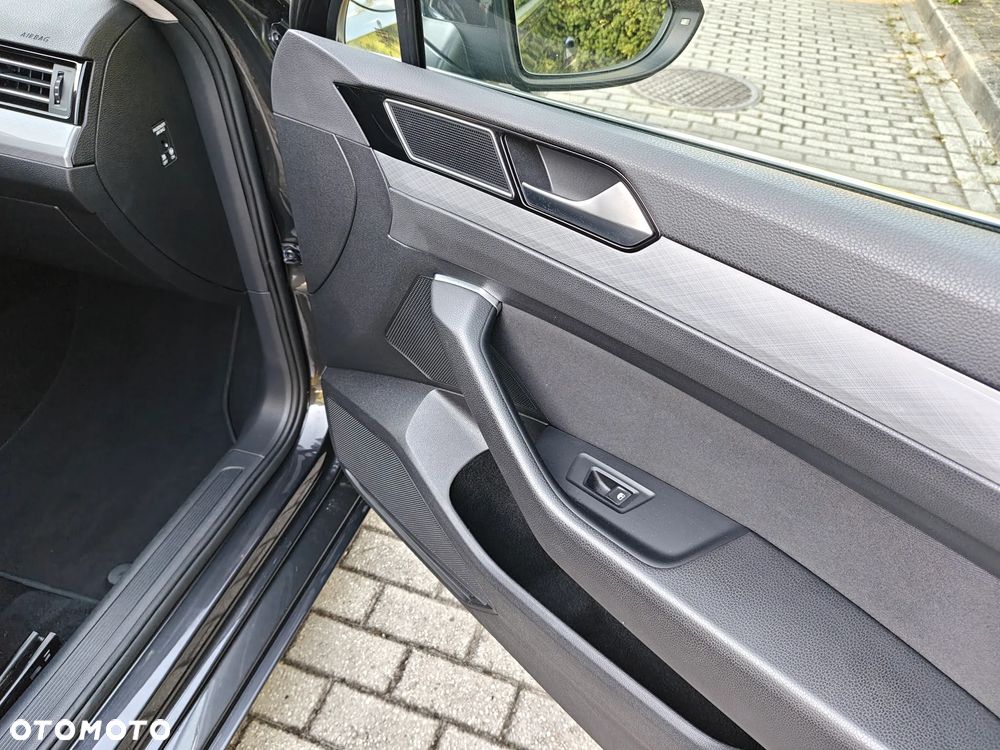Volkswagen Passat - 20