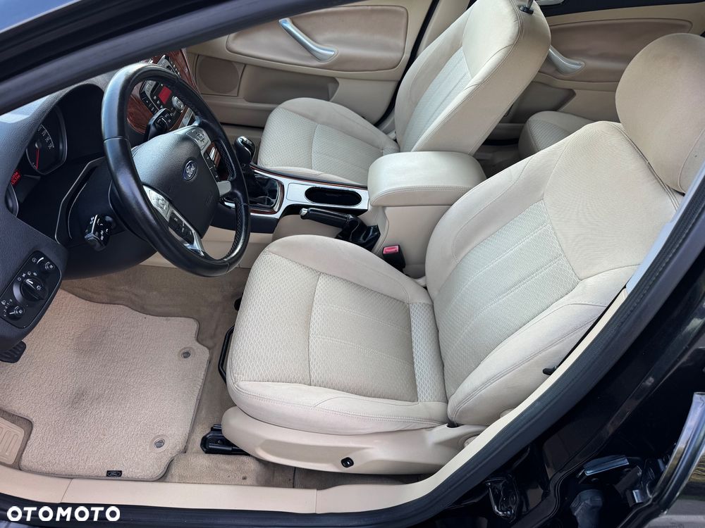 Ford Mondeo 2.0 Ghia X100 / X - 10