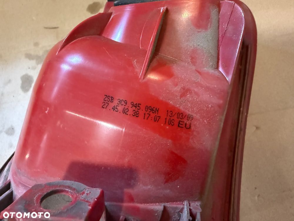 Lampa lewa Volkswagen Passat B6 kombi OE - 10