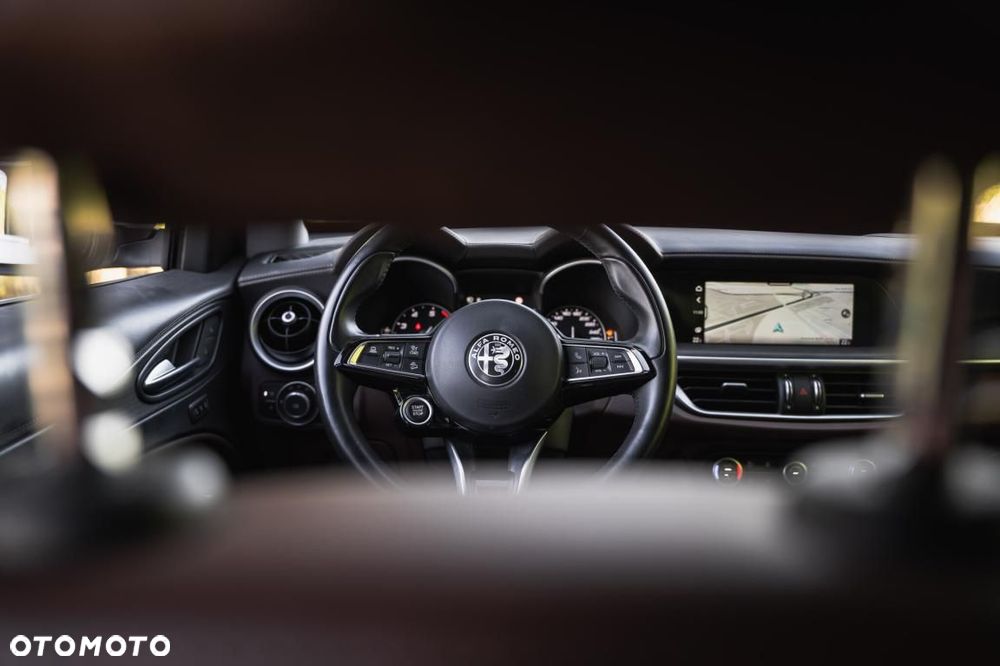 Alfa Romeo Stelvio - 17
