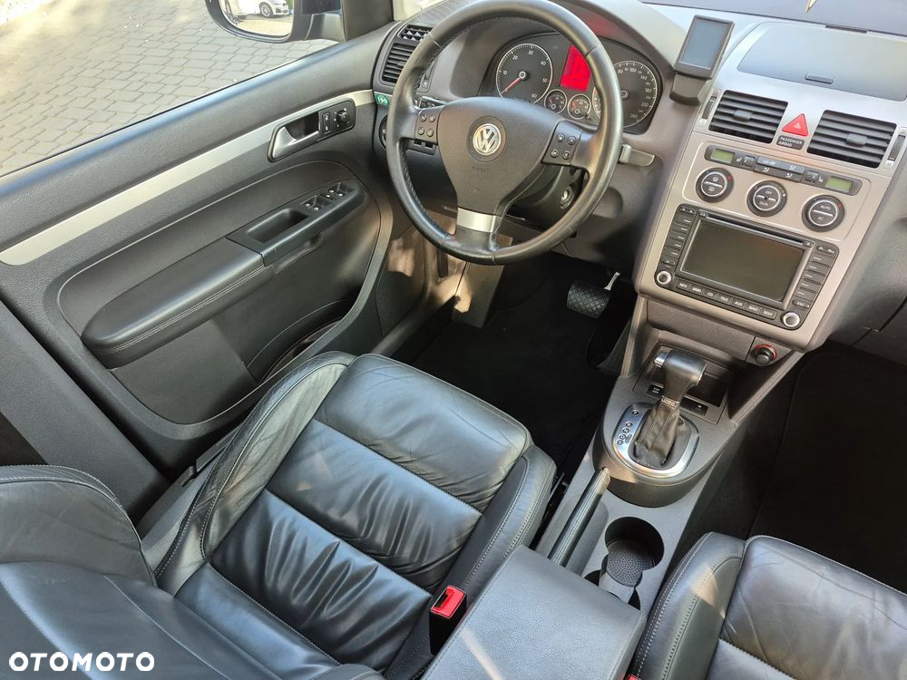 Volkswagen Touran 2.0 TDI DPF BlueMotion Technology DSG Comfortline - 9
