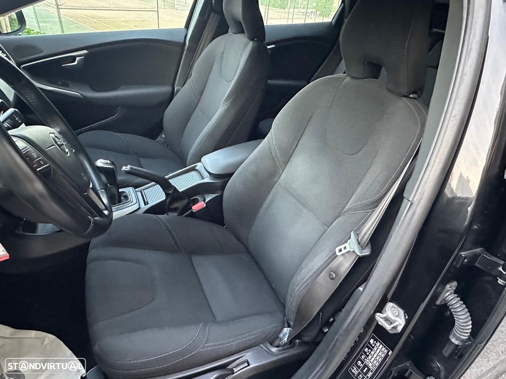 Volvo V40 2.0 D2 Momentum - 5