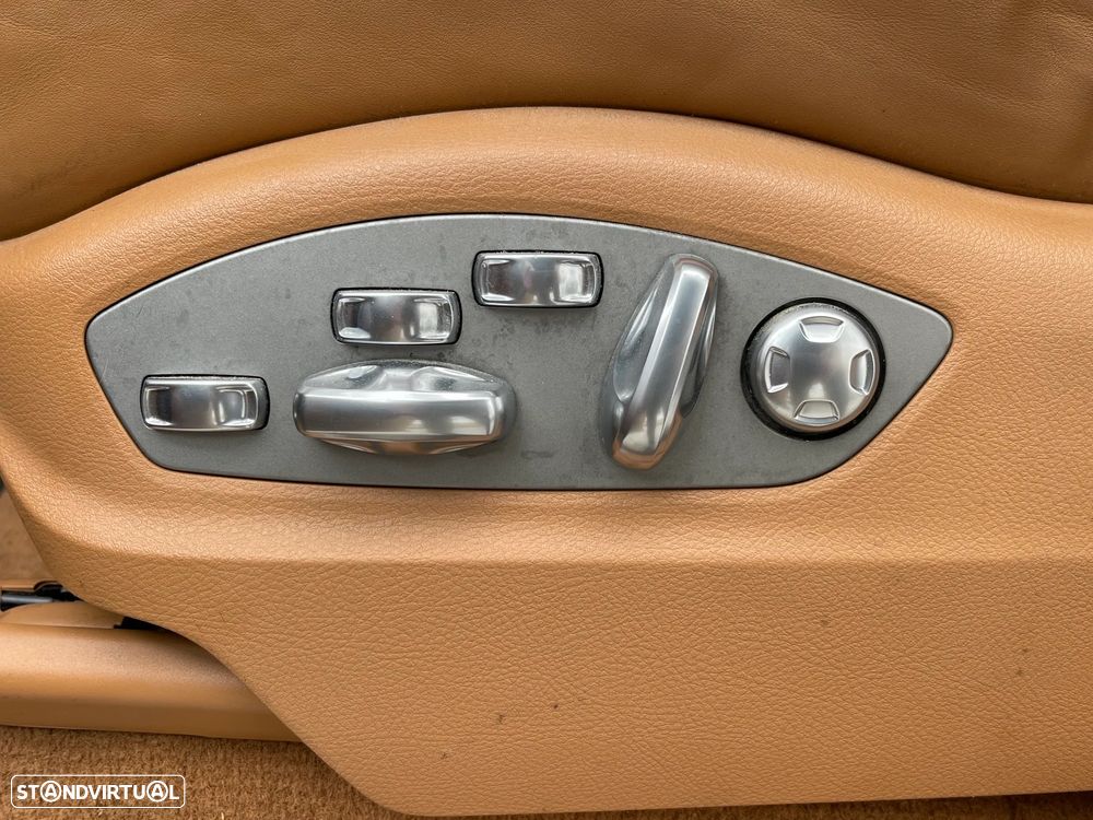 Porsche Cayenne Turbo S Tiptronic S - 15