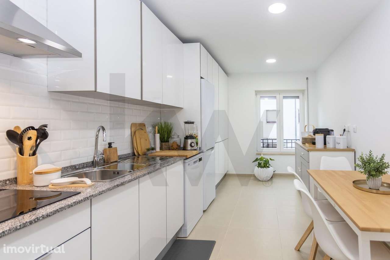 Apartamento T3 Totalmente Remodelado no centro da Cotovia, Sesimbra. - Grande imagem: 2/46