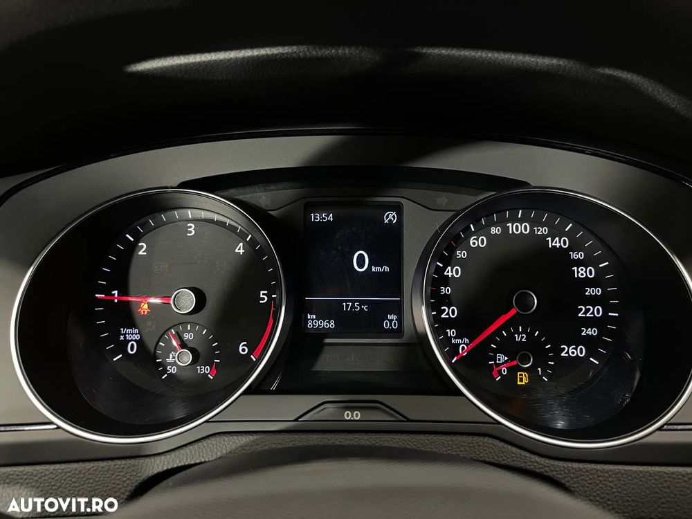 Volkswagen Passat 2.0 TDI Advance - 23