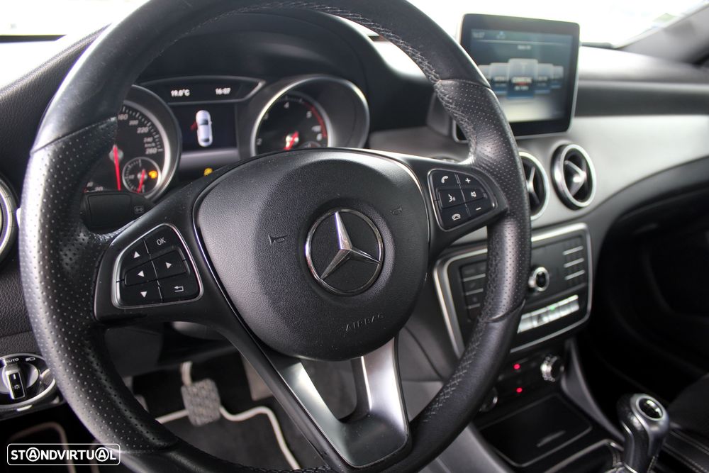 Mercedes-Benz CLA 180 d Shooting Brake Urban - 16