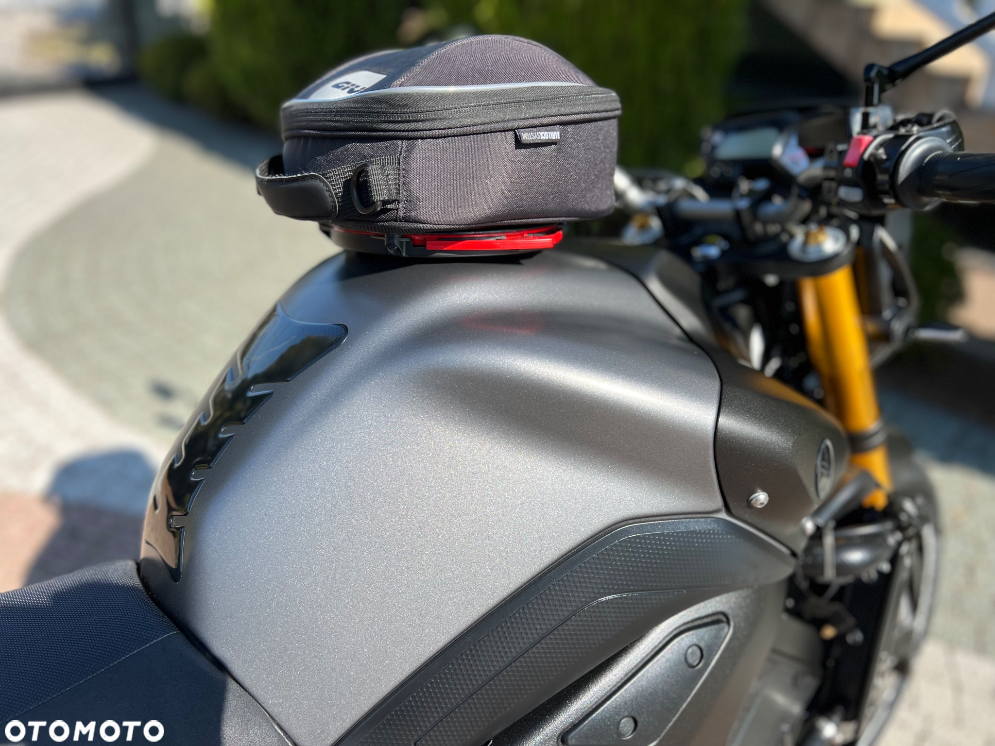 Yamaha FZ8 - 16