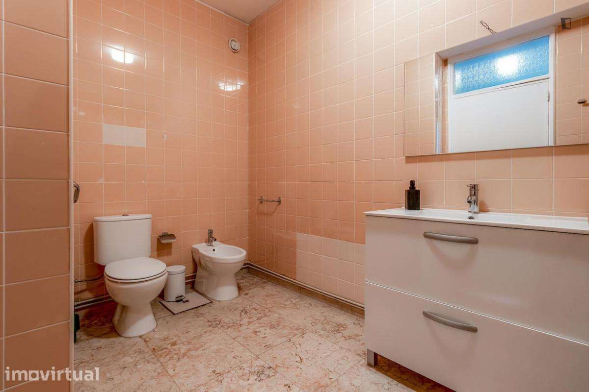 Quarto - localizado em Ramalde Porto - Grande imagem: 3/22