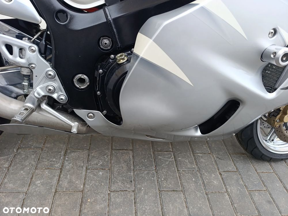 Suzuki GSX-R - 25